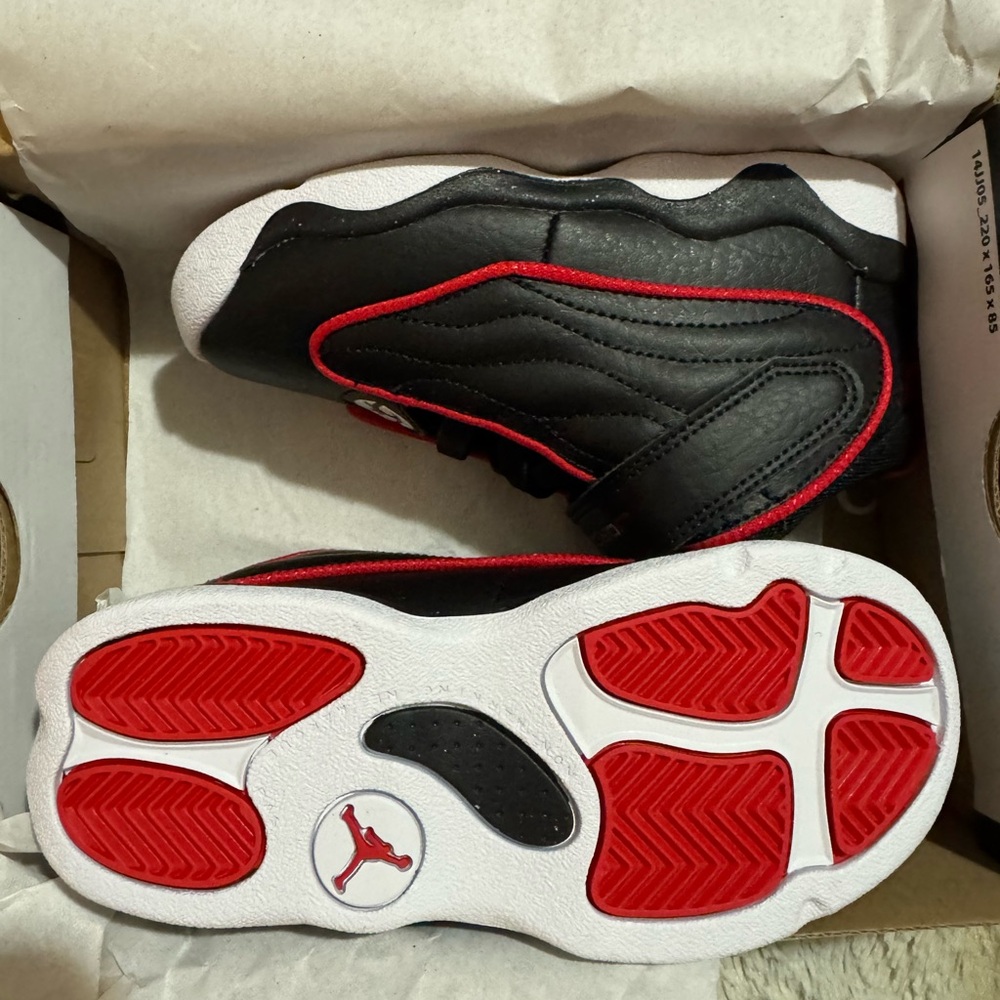 🔥 Jordan Black and Red High-Top Sneakers with Dynamic Design NIB Child 10 🔥 - Picture 3 of 6